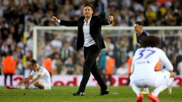 Szef Derby County Frank Lampard świętuje wygraną swojej drużyny z Leeds na Elland Road