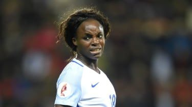 FA ber Eniola Aluko om unnskyldning for Mark Sampsons rasistiske ytringer