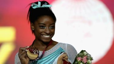 Ameriška gimnastičarka Simone Biles slavi zlato v finalu ženskega mnogoboja v Dohi