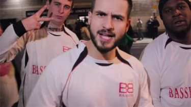 Furious Spurs abandonan BassBuds después de invasiones de tono de 'comedia'