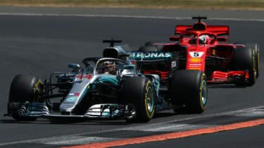 F1: Състезанието за титлата на Хамилтън срещу Фетел „далеч не е приключило“