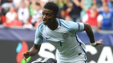 Demarai Grey žiari, keď sa Anglicko U-21 prebojuje do semifinále Eura