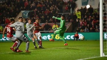 Carabao kauss: Bristol City apdullina Man Utd, iekļūstot pusfinālā