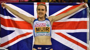 Britská atlétka Laura Muirová oslavuje svoju zlatú medailu vo finále na 1500 m žien na halových majstrovstvách Európy 2019.