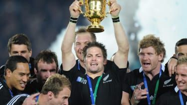 Richie McCaw zamienia rugby na helikoptery i domy opieki