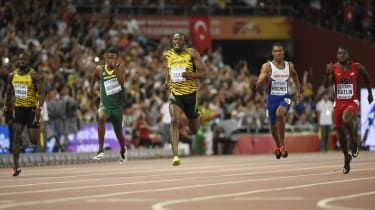 Bolt styrter ned efter 200 m triumf - takket være Segway