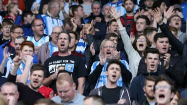 Fodboldbilletpriserne er nede - men er stadig for dyre for unge fans