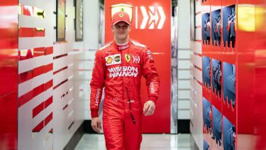 Mick Schumacher je 2. aprila preizkusil Scuderia Ferrari SF90 na mednarodnem dirkališču v Bahrainu.
