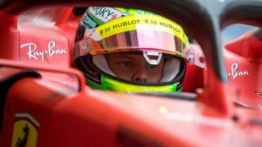Mick Schumacher je 2. aprila preizkusil Scuderia Ferrari SF90 na mednarodnem dirkališču v Bahrainu.