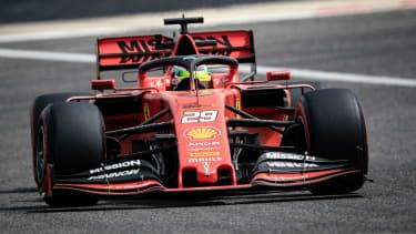 Mick Schumacher je 2. aprila preizkusil Scuderia Ferrari SF90 na mednarodnem dirkališču v Bahrainu.