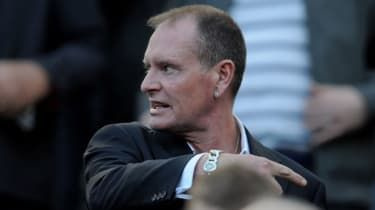 'Drunken' Paul Gascoigne bragt til hospitalet efter flad 'udsættelse'