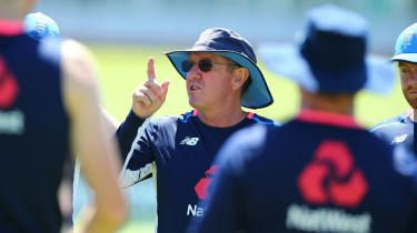 Trevor Bayliss odstoupí po roce 2019 Ashes - ale měl by jít hned?