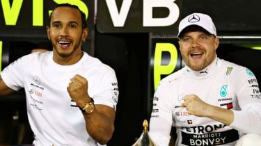 F1: Ocon forventer 'krig', når Mercedes-rivalerne Hamilton og Bottas kører om titlen