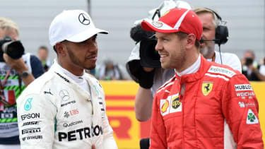 Pilot Mercedesu Lewis Hamilton a jeho rival o titul v F1 Sebastian Vettel z Ferrari