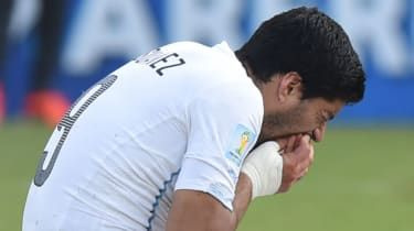 Luis Suarez: glume, mușcături și meme pe măsură ce internetul se dezlănțuie