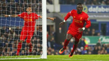 El late show del Liverpool en el Everton envía una advertencia al Chelsea