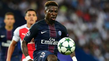 PSG vztek, když Serge Aurier odmítl vízum pro zápas s Arsenalem