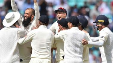 Moeen Ali hat-trick sumušė rekordus ir patvirtina Anglijos pergalę