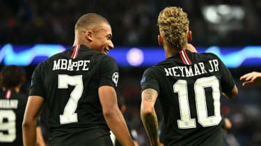 Situation de l'attaquant du PSG : garder Kylian Mbappe en vendant Neymar ou risquer de perdre les deux ?