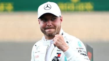 Mercedes-föraren Valtteri Bottas har skrivit på ett nytt avtal för 2020