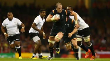 RWC 2015: Wales skruvar på England med Fijis vinst