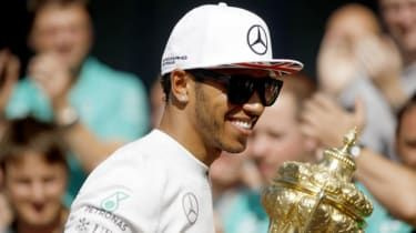 Hamiltonas laimi Didžiosios Britanijos GP, bet patikimumas lems titulą