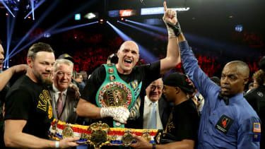 WBC i liniowy mistrz wagi ciężkiej Tyson Fury świętuje zwycięstwo nad Deontayem Wilderem