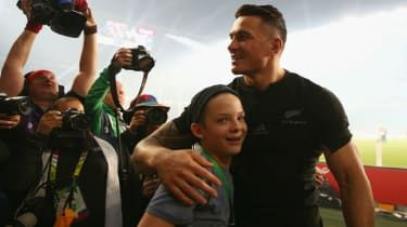 Sonny Bill Williams gav VM-medalj till en britt - video