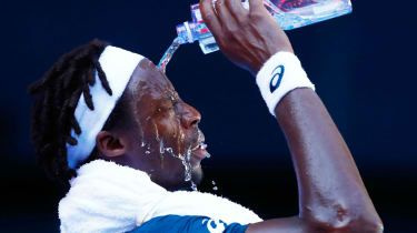 Australian Open: Gael Monfils was 'stervend op de baan' in verlies tegen Novak Djokovic