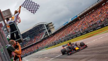 „Red Bull“ lenktynininkas olandas Maxas Verstappenas laimėjo chaotišką F1 Vokietijos Grand Prix, vykusį liepos 28 d.