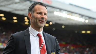Giggs alebo Van Gaal? Man Utd si musí vybrať romantiku alebo realitu