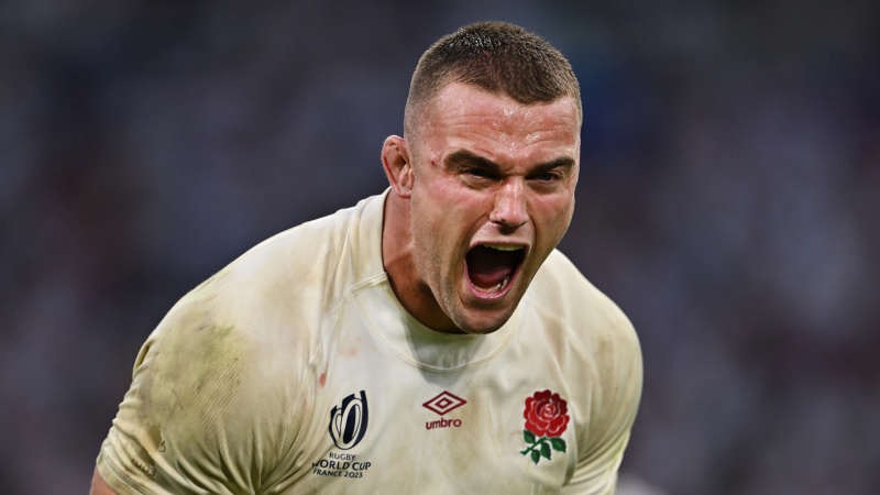 İngiltere'den Ben Earl, Twickenham'da İngiltere-İrlanda Six Nations 2024 karşılaşması öncesinde kutlama yapıyor.