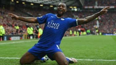 Wes Morgan din Leicester City sărbătorește la Old Trafford