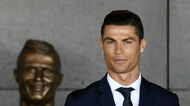 'Inte ens Jesus behagade alla', säger Ronaldos skulptör