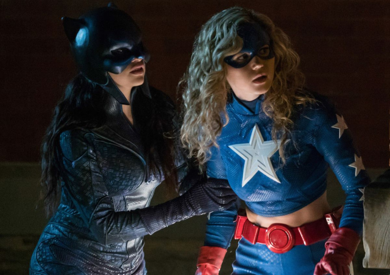 ‘Stargirl’: Dragon King Jura Lealdade à Sociedade da Injustiça (VÍDEO)