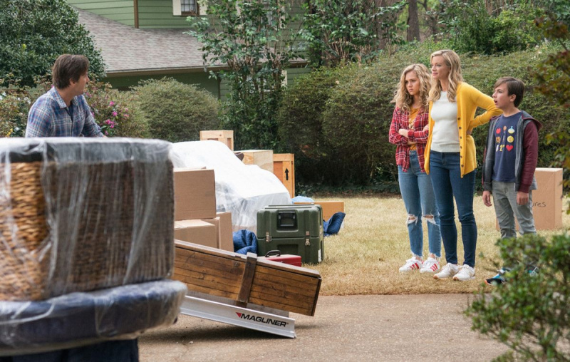 Stargirl Saison 1 Pat Courtney Barbara Mike Famille
