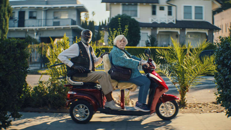   Richard Roundtree a June Squibb v Thelme