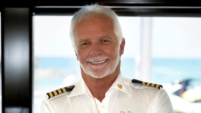   Capitaine Lee dans Under Deck saison 10