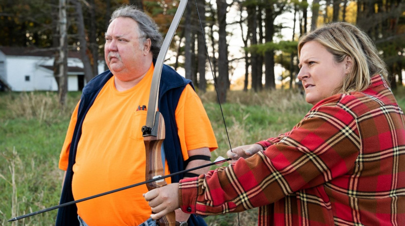   Bridget Everett filmis Somebody Somewhere vibu ja noolega