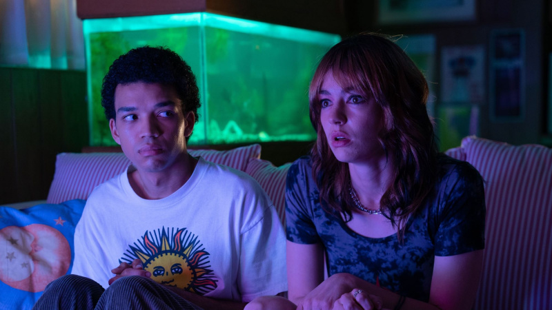   Justice Smith und Brigette Lundy-Paine in „I Saw the TV Glow“.