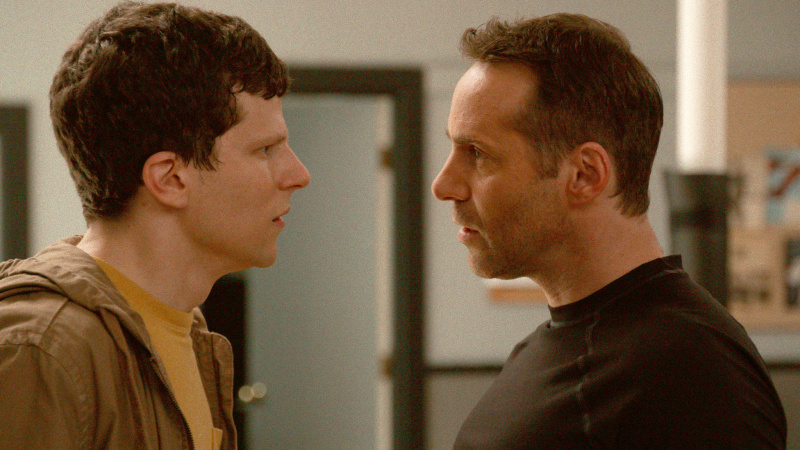   Jesse Eisenberg a Alessandro nivola v umení sebaobrany