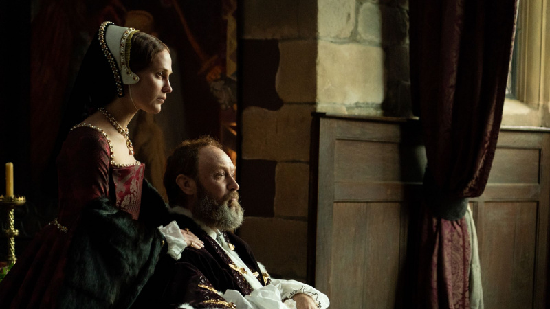   Alicia Vikander a Jude Law vo filme Firebrand