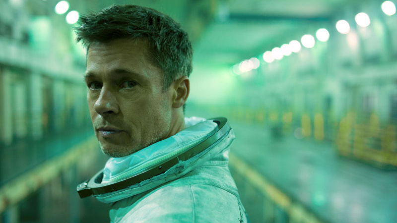   Brad Pitt filmis Ad Astra