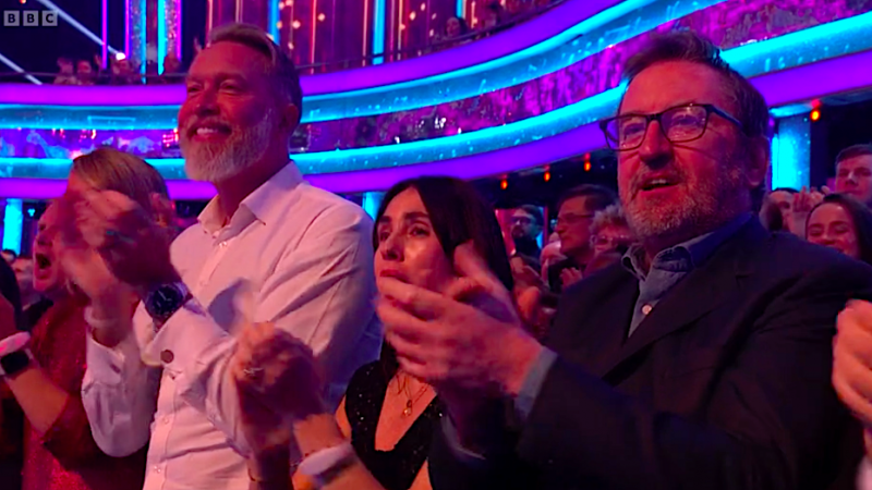 Lee Mack in het publiek bij Strictly