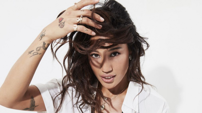 'Supergirl' kastar Van Helsings Jennifer Cheon Garcia som säsong 5 Premiärskur
