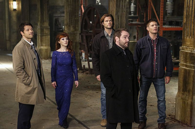 Castiel (Misha Collins), Rowena (Ruth Connell), Sam ( Jared Padalecki), Crowley (Mark Sheppard) and Dean ( Jensen Ackles)