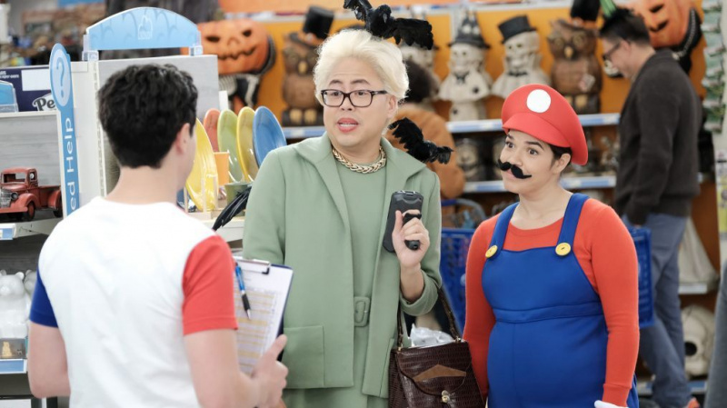 'Superstore' nos persigue con una insidiosa canción de Halloween (VIDEO)