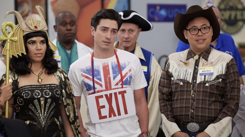 Superstore: Cloud 9 Персоналът се сдобива с духа на Хелоуин