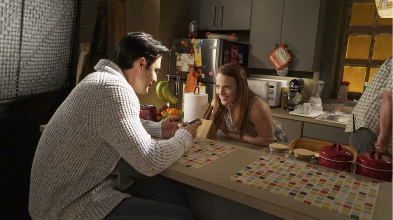 「Switched at Birth」は、エピソード100（写真）の見慣れた顔を歓迎します