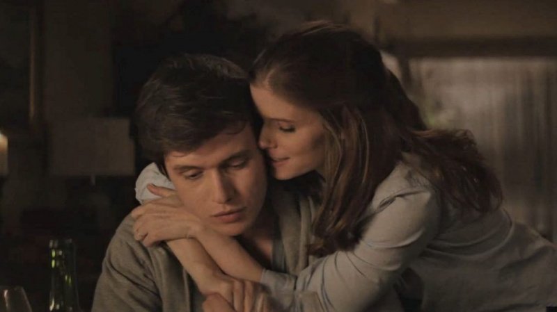 Kate Mara och Nick Robinson är i en olaglig affär i en lärares trailer (VIDEO)